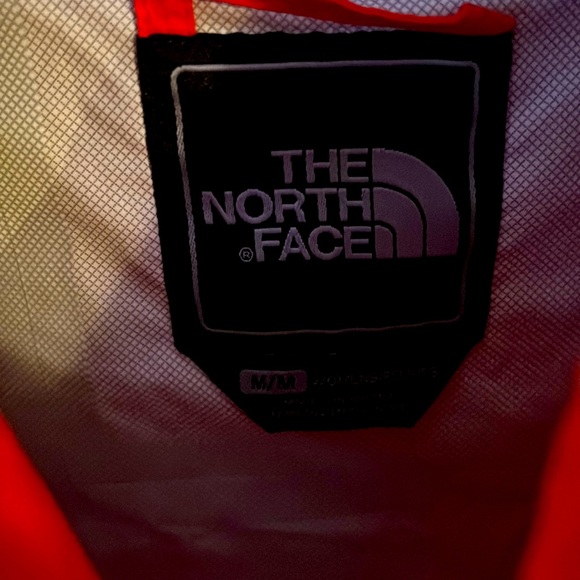North face shell in coral - Picture 3 of 4